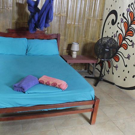 My Little House Surf&Backpacker Hostel Montañita Dış mekan fotoğraf